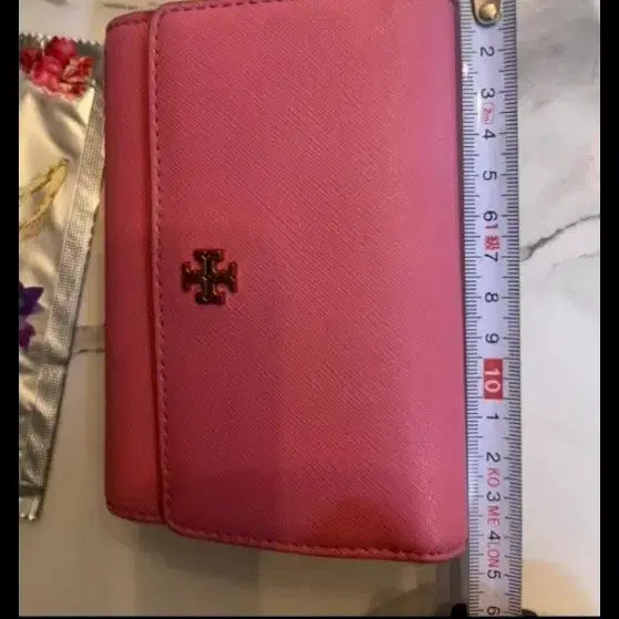 [BUNJANG] Tory Burch Pink Leather Bi-Fold Wallet / 토리버치 핑크 지갑