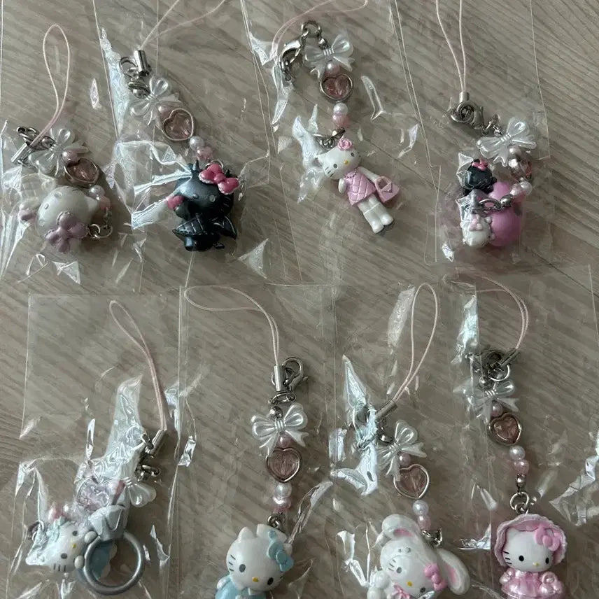 [BUNJANG] Hello Kitty Angel & Devil Secret Strap Set (8 Types) / 헬로키티 천사와악마 시크릿 스트랩 8종 세트