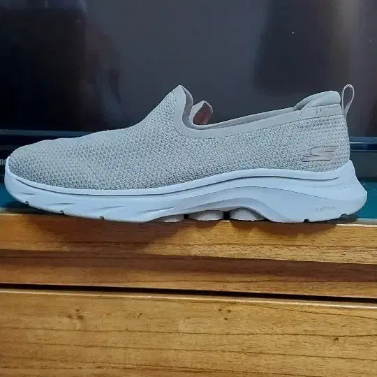 [BUNJANG] Skechers Go Walk 7 Sneakers Beige 260 / 스케쳐스 고워크 7 스니커즈. 260
