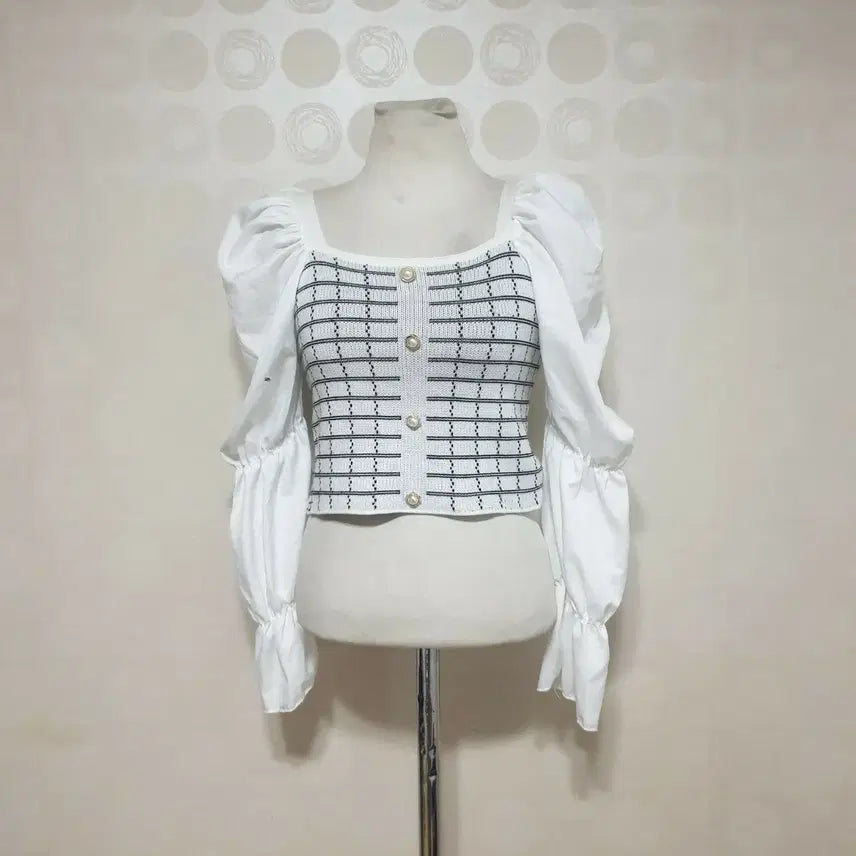 [BUNJANG] White Cropped Blouse - Size 55 / 새것 흰크롭티55 크롭티55 크롭블라우스55