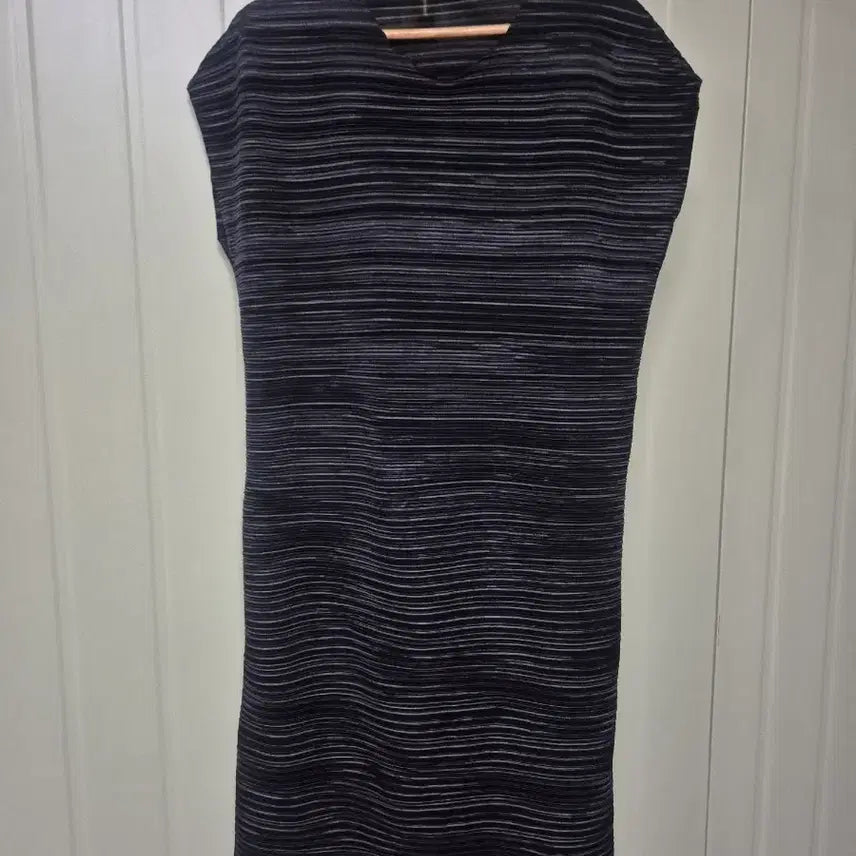 [BUNJANG] Black Stripe Pleated Dress / 블랙 스트라이프 플리츠 원피스