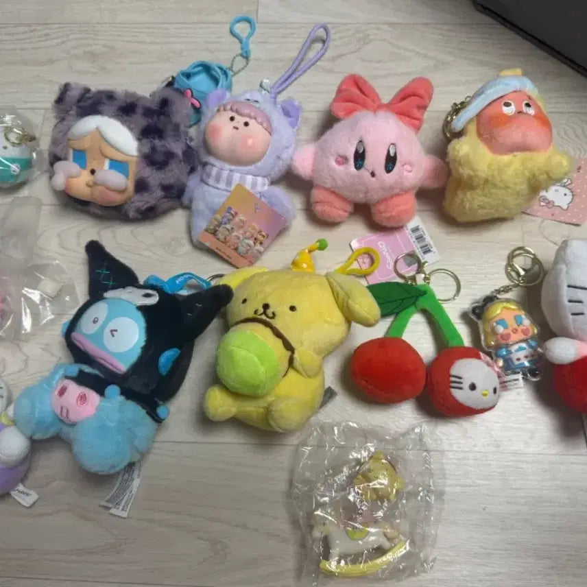 [BUNJANG] Sanrio Characters Keychain Bundle (Hello Kitty, Kuromi, Pompompurin) / 헬로키티 쿠로미 키링 폼폼푸린 키링 포함