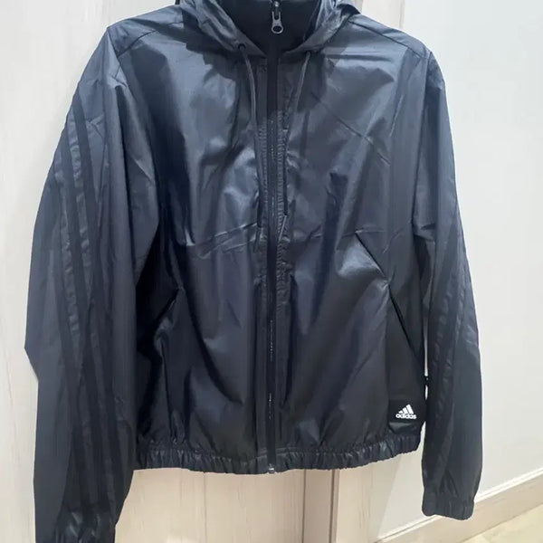 [BUNJANG] Adidas Women's Future Icons Woven Hooded Jacket Black / 아디다스 우먼스 퓨쳐 아이콘 우븐 후드 자켓 블랙