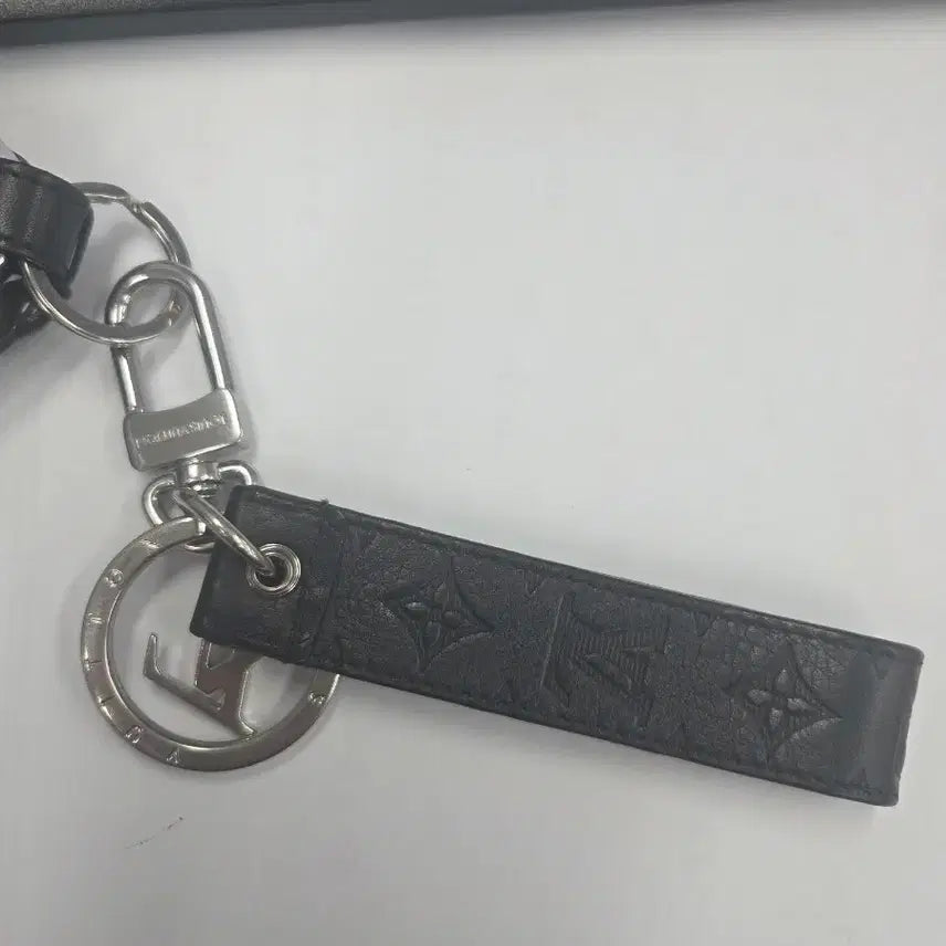 [BUNJANG] Louis Vuitton Shadow Dragonne Key Holder / 루이비통 섀도우 드라곤느 키 홀더(키링)