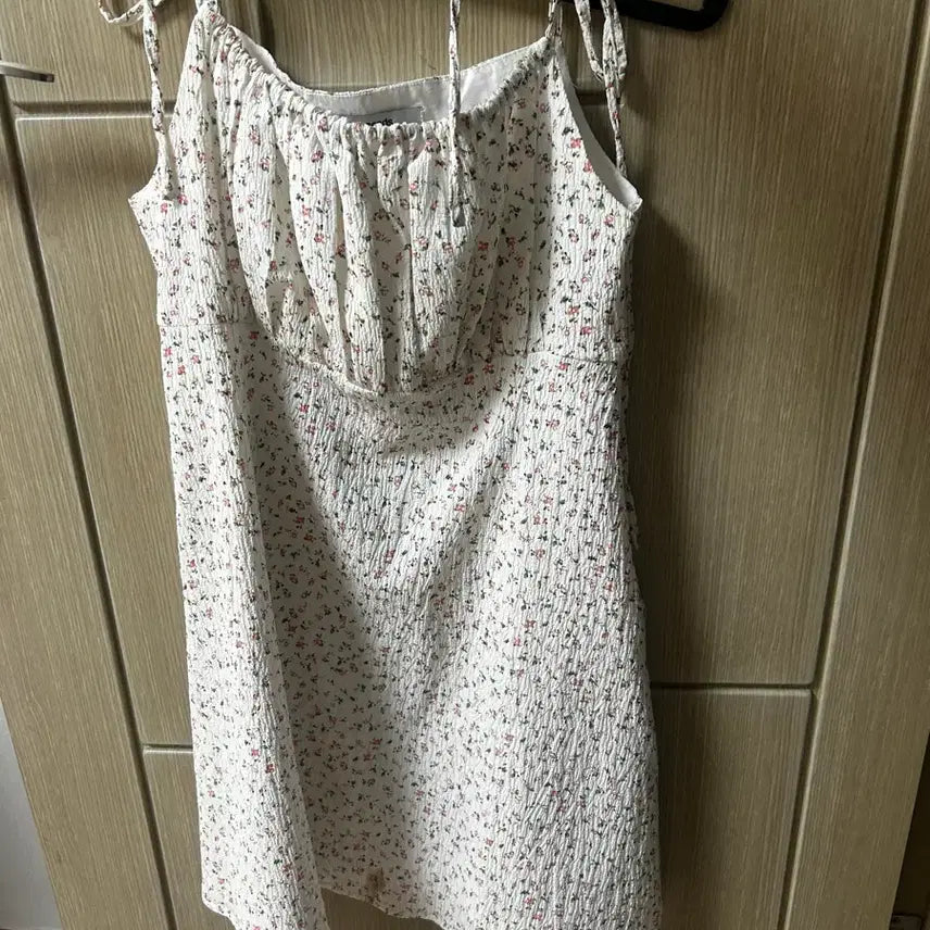 [BUNJANG] 8SECONDS Floral Print Shirring Midi Dress / 에잇세컨즈