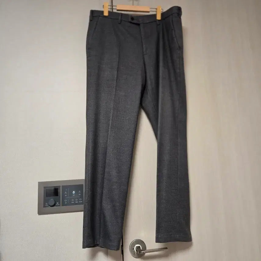 [BUNJANG] Uniqlo Charcoal Grey Men's Heattech Slacks 91 / 유니클로 차콜그레이 남성 슬랙스 91 히트텍 세미정장바지 팬츠