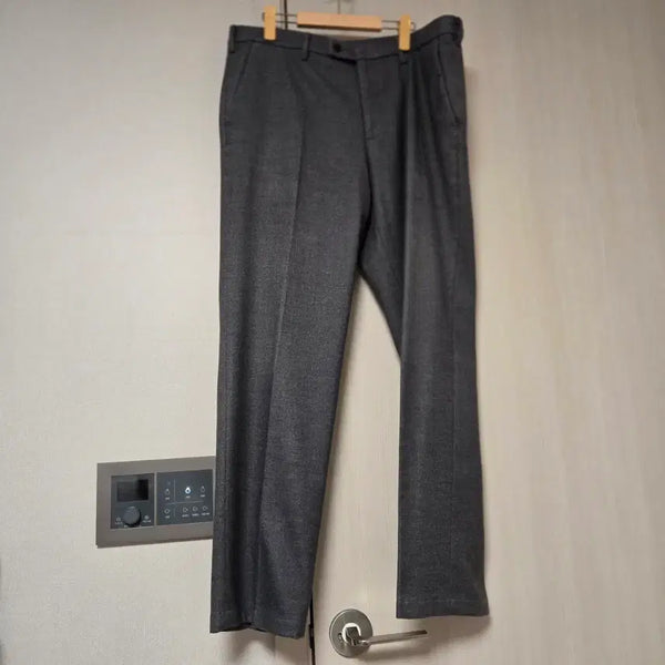[BUNJANG] Uniqlo Charcoal Grey Men's Heattech Slacks 91 / 유니클로 차콜그레이 남성 슬랙스 91 히트텍 세미정장바지 팬츠