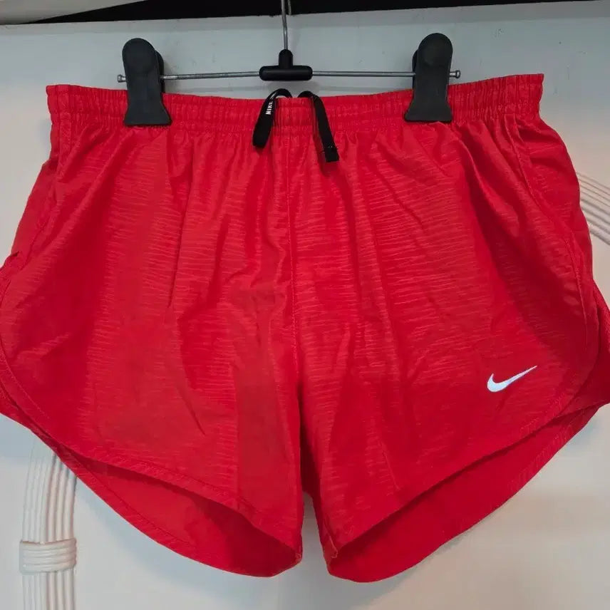 [BUNJANG] Nike Dri-FIT Women's Running Shorts (M) / 나이키 드라이핏 소재로 제작된 여성 반바지팔아요