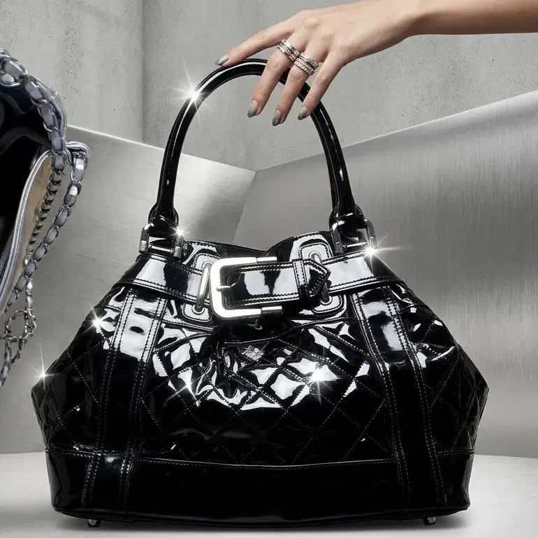 [BUNJANG] Burberry Black Patent Quilted Manor Buckle Shoulder Bag (Enamel Tote Bag) / [정품] 버버리 블랙 패턴트 퀼팅 매너 버클 숄더백 (에나멜 토트백)
