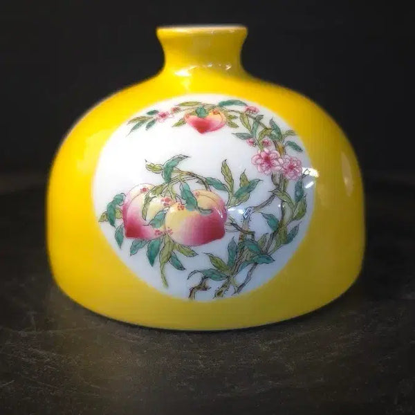 [BUNJANG] Qing Dynasty Yellow-ground Famille Rose Peach, Pomegranate, and Buddha's Hand Vase / 260623-5 황지분채 삼다문 태백준