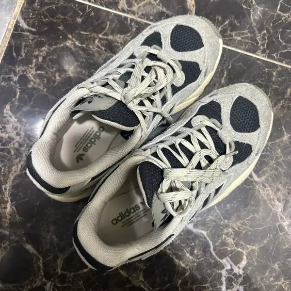 [BUNJANG] Adidas Ozmillen JI2633 Men's Sneakers / 아디다스 오즈밀런 235 판매