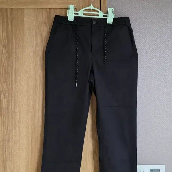 [BUNJANG] Tbij Mens Black Cotton Pants with Elastic Waistband and Drawstring / 검정색 남성용 면바지 밴딩 스트링 팬츠