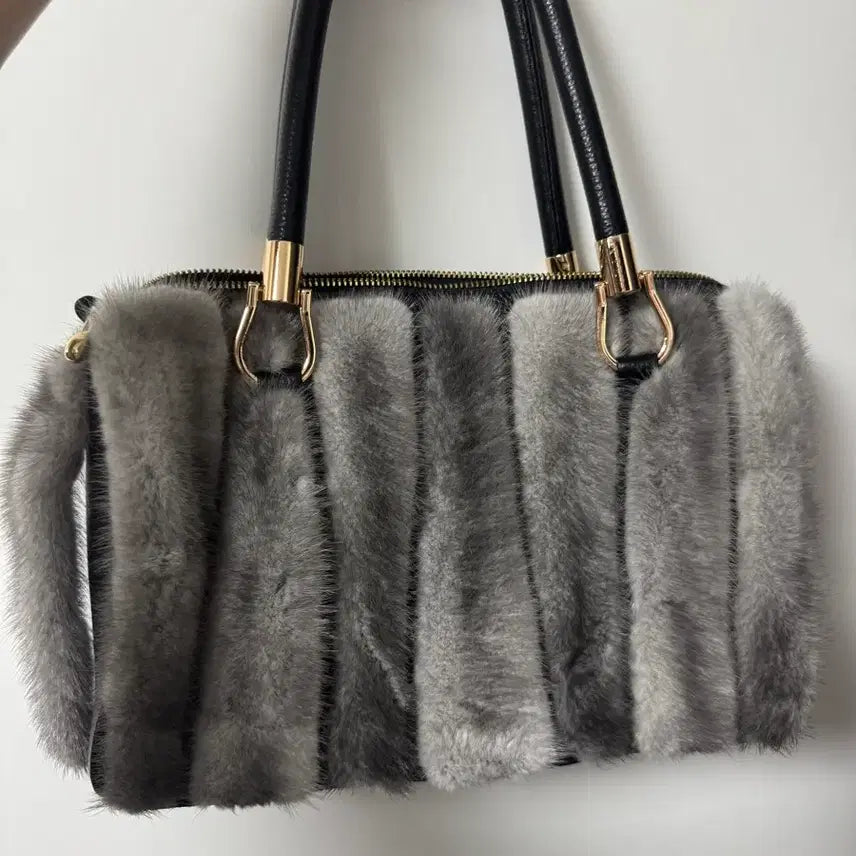 [BUNJANG] Mink Fur Stripe Shoulder Bag / 밍크 퍼 스트라이프 숄더백