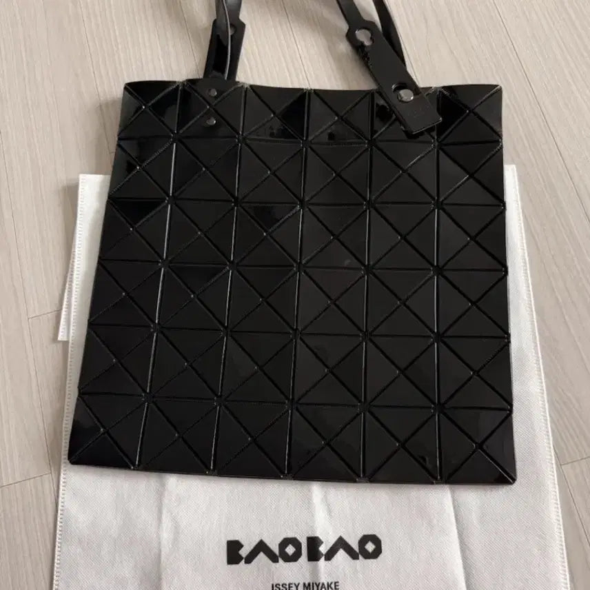 [BUNJANG] Bao Bao Issey Miyake Lucent Tote Bag Glossy Black / 바오바오 이세이미야케 루센트 토트백 유광 루센트 블랙