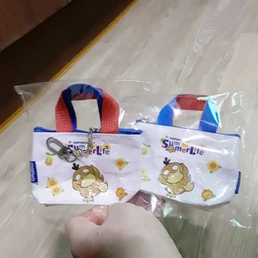 [BUNJANG] Pokemon Summer Life Pouch Mini Bag Keychain Set (2 pcs, Sealed) / 포켓몬스터 고라파덕 썸머라이프 미니백 키링 2개 (미개봉)올영 마녀공장