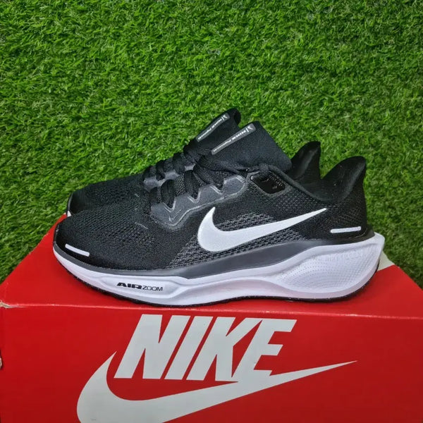 [BUNJANG] Nike Air Zoom Sneakers (Size 245) / 나이키 에어줌 운동화 (245)
