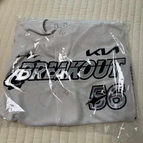 [BUNJANG] Kia Tigers Oh Sun-woo Breakout Jersey (Size 100) - Sealed New Product / 기아 타이거즈 오선우 브레이크아웃 유니폼(100) 미개봉 새제품 판매!