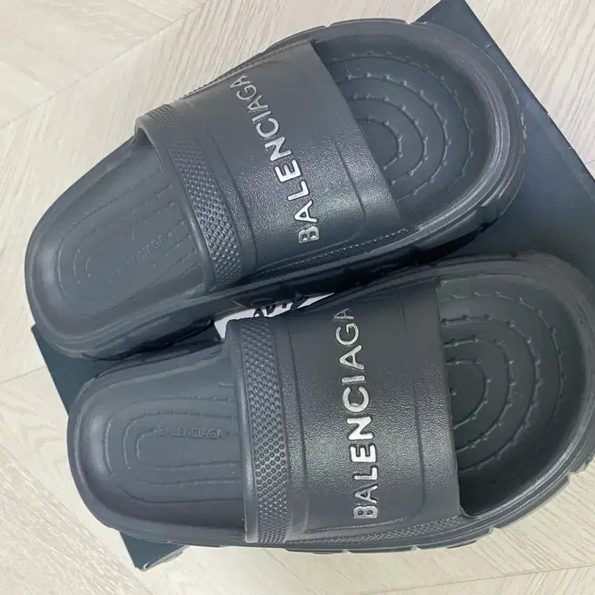 [BUNJANG] Varennes Logo Slippers / 발랭로고슬리퍼