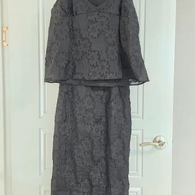 [BUNJANG] Women's Floral Embroidered Sleeveless Top and Skirt Set / 새상품 꽃나시스커트세트(55-66)