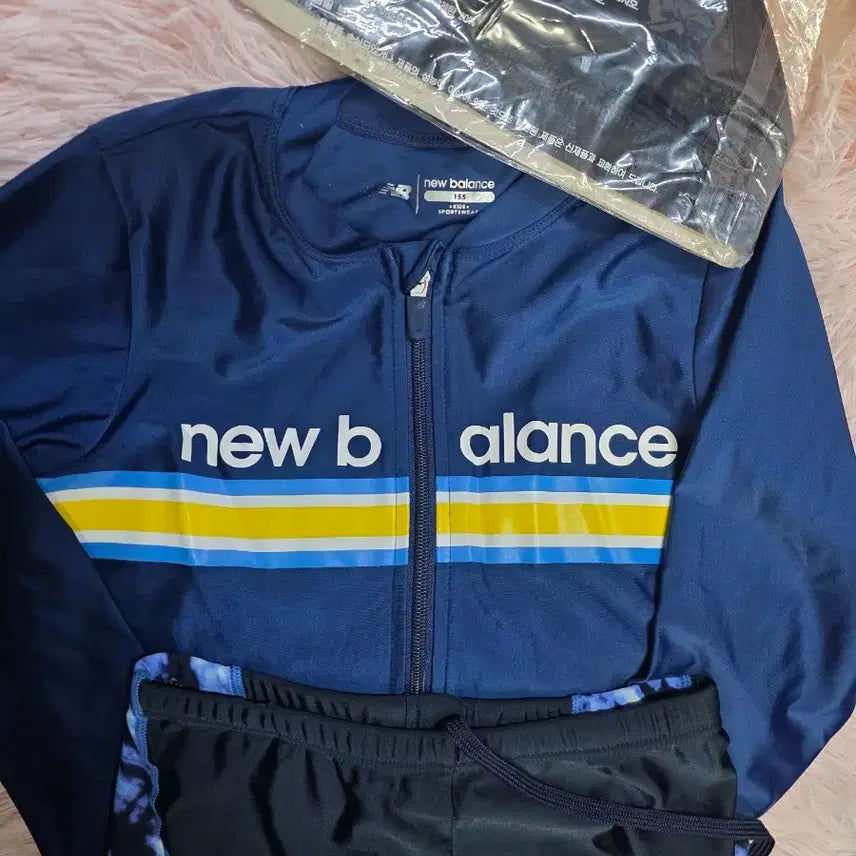 [BUNJANG] New Balance Zip-Up Swimwear Set / 뉴발란스집업 남자수영복.3종.수모상의 155XS .하의75 11 상태좋아