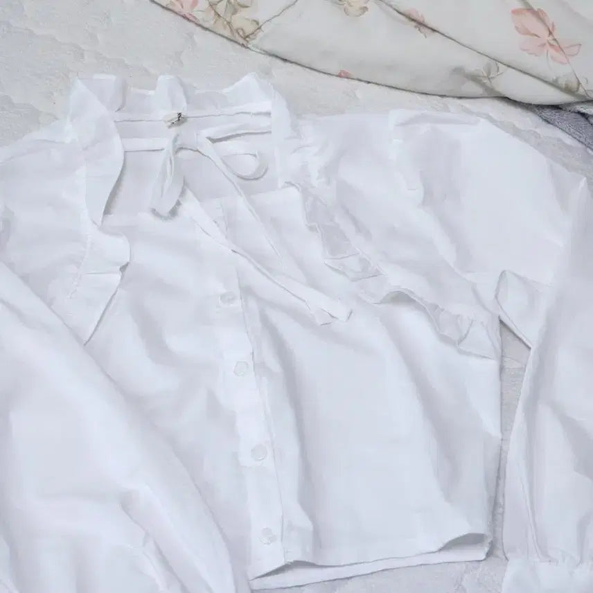 [BUNJANG] Puff Sleeve Frill Blouse / 진짜 예쁜 퍼프 프릴 블라우스