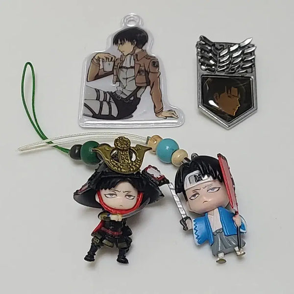 [BUNJANG] Attack on Titan Levi Keyring & Badge Set / 진격거인 리바이 굿즈 (키링/뱃지)