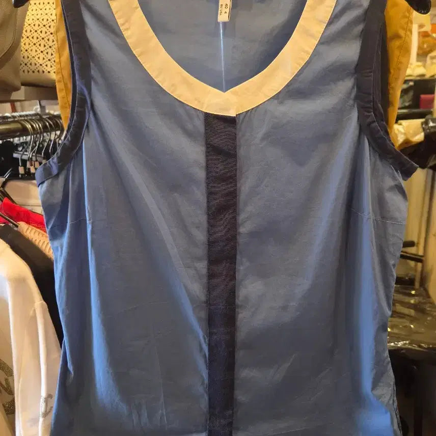 [BUNJANG] Giorgio Armani Jeans Sleeveless Blouse Blue White Navy Color Block / 아르마니진 민소매 블라우스