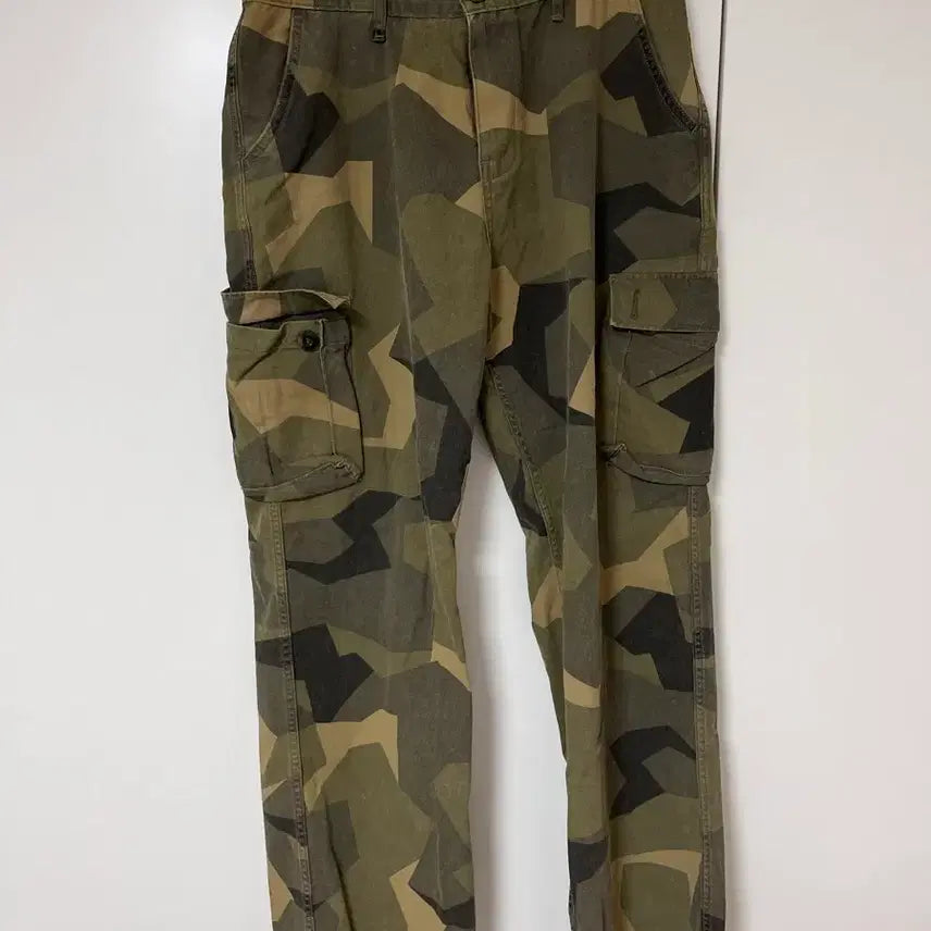 [BUNJANG] Envelope Camo Cargo Pants / 엔벨로프 카모 카고 팬츠