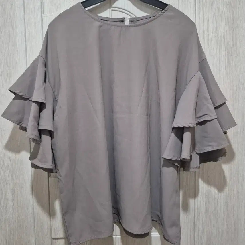 [BUNJANG] Gray-Brown Frill Sleeve Blouse (Size up to 66) / 넘나 예쁜 프릴 소매 블라우스 그레이브라운 ~66반 (상태최고)