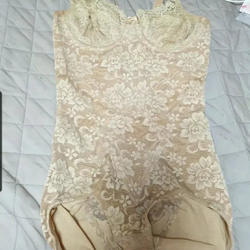 [BUNJANG] Functional Body Shaper Bodysuit Beige Lace / 기능성 보정 속옷 바디수트 베이지 레이스