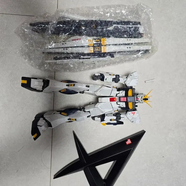 [BUNJANG] MG Nu Gundam Ver. Ka Built Model Kit / mg 뉴건담 버카 가조