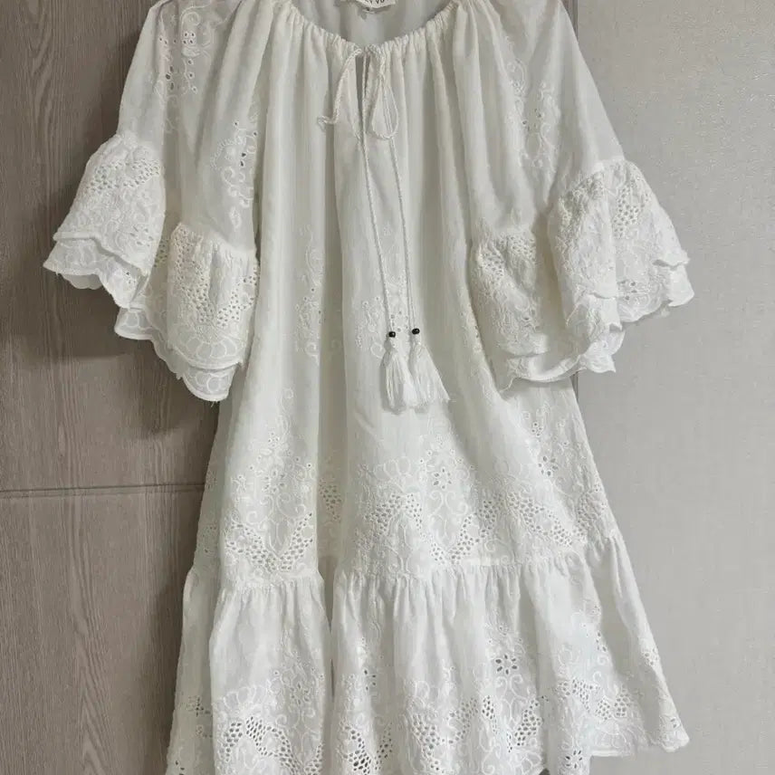 [BUNJANG] JANEY YO. White Embroidered Cotton Dress / JANEY YO.보호시크 화이트 자수 면 원피스