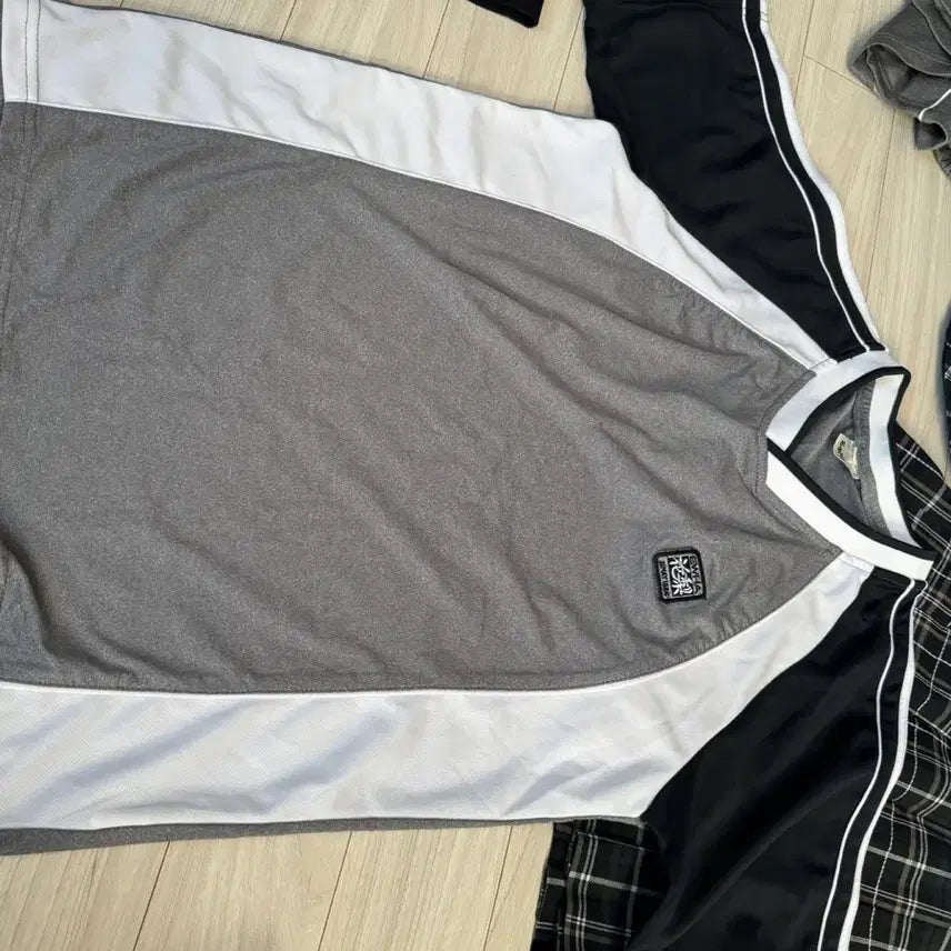 [BUNJANG] Ewha Girls' High School Uniform Set (Summer, Winter, PE, Casual) / 이화여고 교복 (하복, 동복, 체육복, 생활복, 조끼 등)