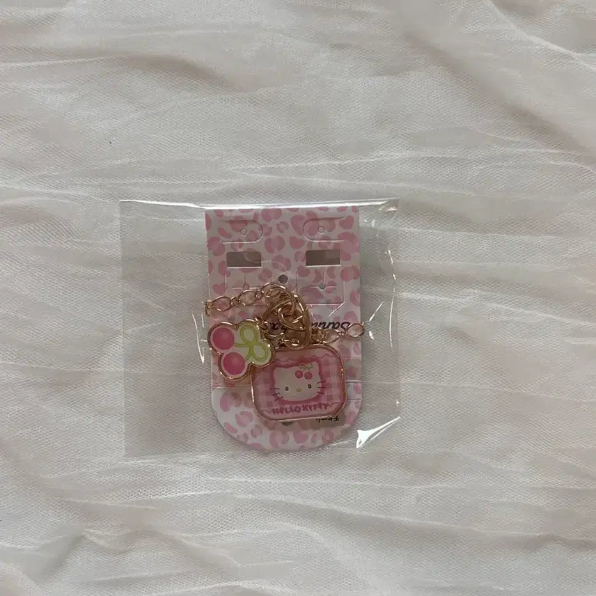 [BUNJANG] Sanrio Hello Kitty Cherry Keyring / 산리오 헬로키티 체리 키링