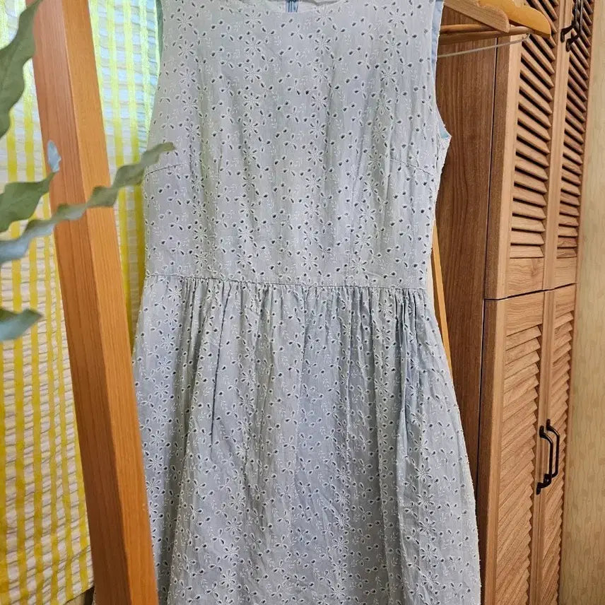 [BUNJANG] Plastic Island Light Blue Embroidered Cotton Dress / 하늘색 원피스 8천원에 팝니다~