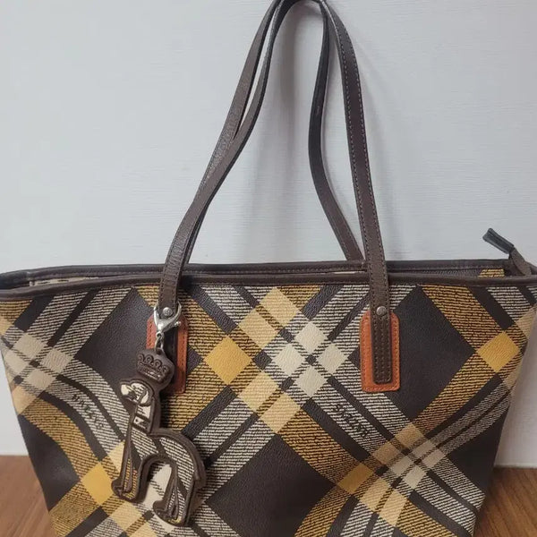 [BUNJANG] Daks Check Pattern Brown Tote Bag with Dog Charm / 닥스 체크 토트백 브라운