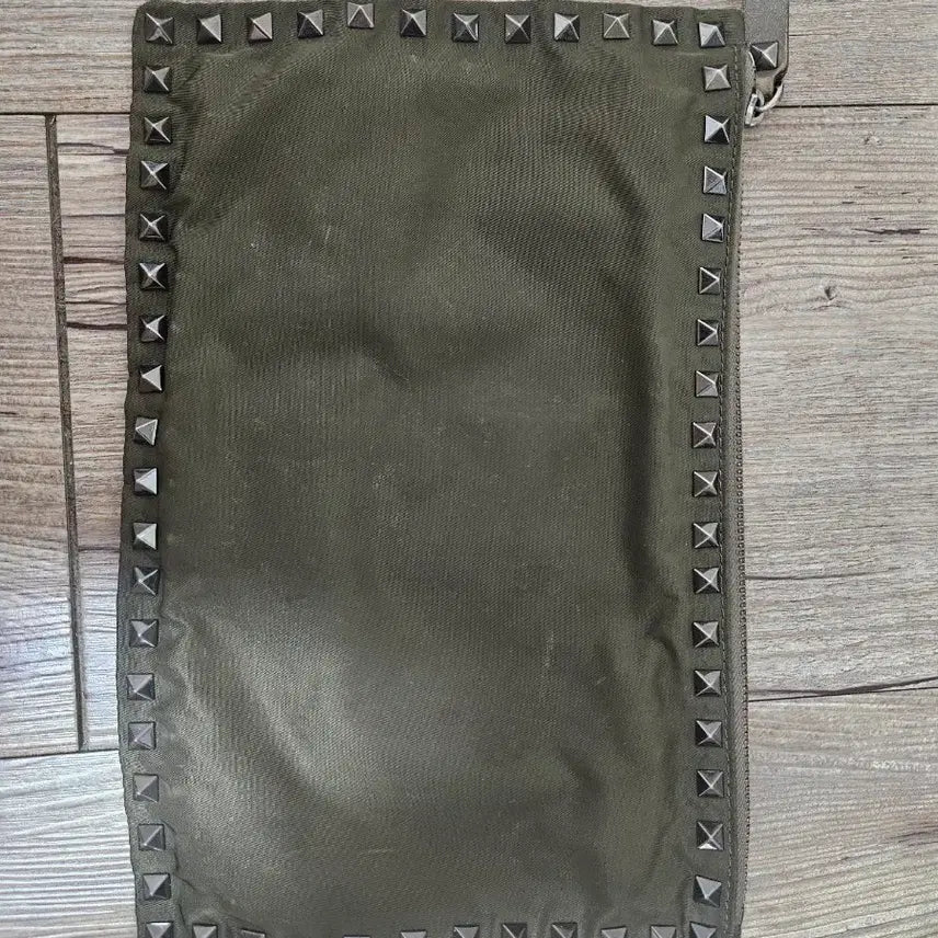 [BUNJANG] Valentino Rockstud Nylon Clutch Khaki / 발렌티노 락스터드 클러치 나일론 카키