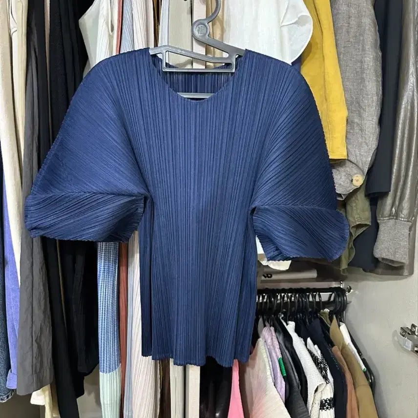[BUNJANG] Pleats Please Volume Sleeve Top Navy / 플리츠플리즈 볼륨소매탑