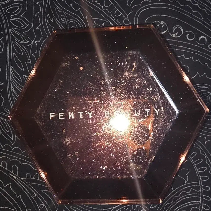 [BUNJANG] Fenty Beauty Diamond Bomb Highlighter Rose Rave / 펜티 뷰티 다이아몬드 밤 하이라이터 로즈레이브