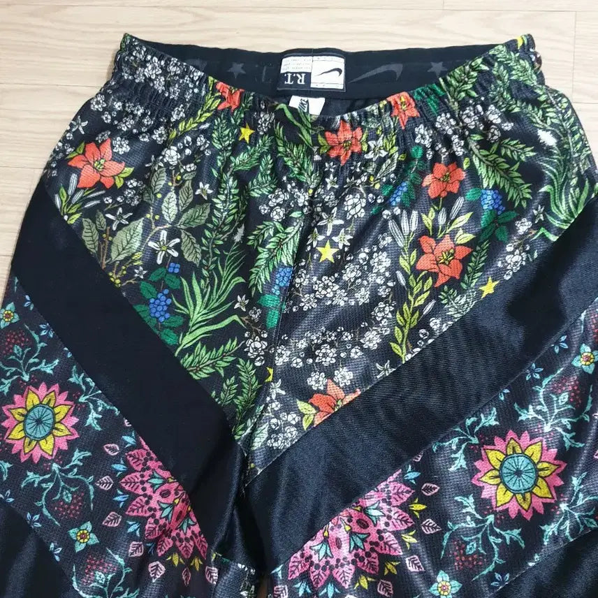 [BUNJANG] Nike x Givenchy Riccardo Tisci Floral Shorts / 나이키 지방시 리카르도 티시 플로러 반바지