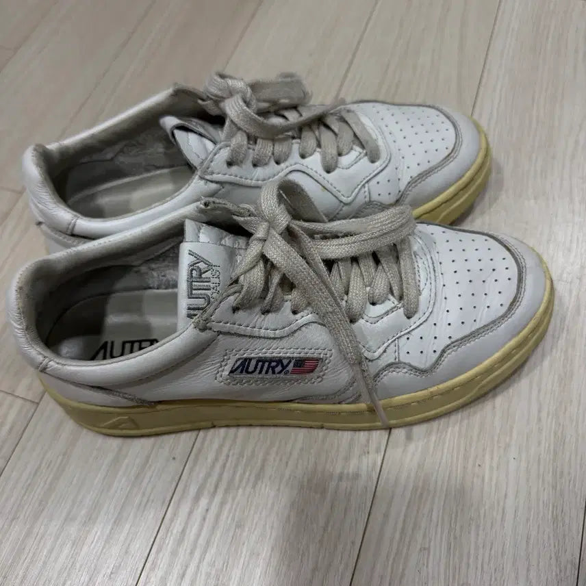 [BUNJANG] AUTRY Medalist White Sneakers / 오트리 메달리스트 화이트 38