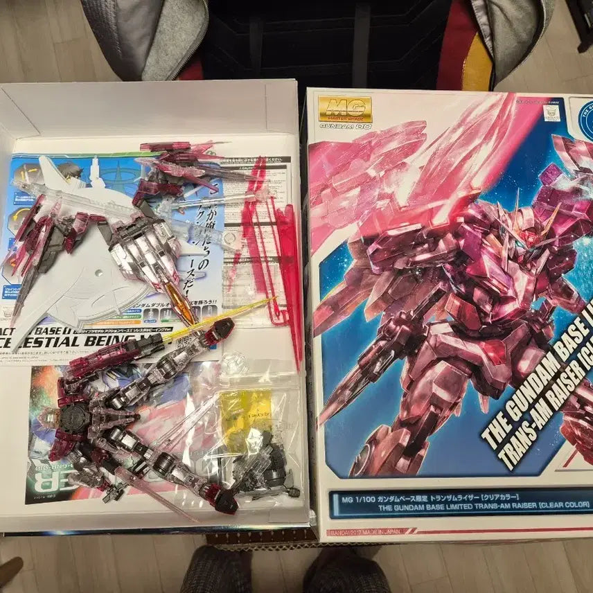 [BUNJANG] Gundam Base Limited Trans-Am Raiser Clear Color MG 1/100 Model Kit / MG 1/100 건담베이스 한정 트랜스암 라이저 클리어 컬러