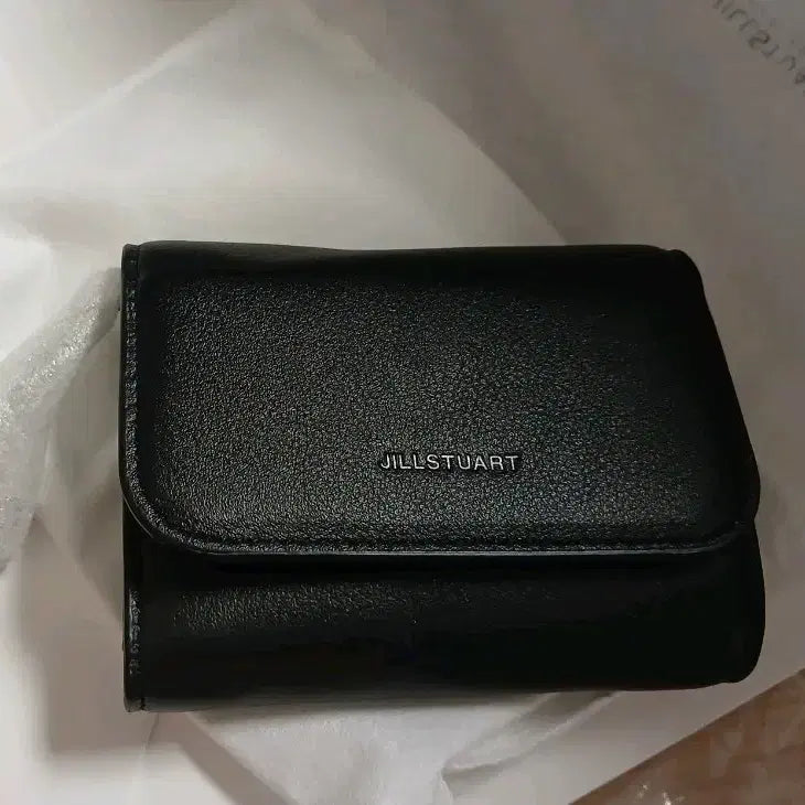 [BUNJANG] Jill Stuart Flower Charm Genuine Leather Bi-Fold Wallet / 새상품 JAWA6E701BK 질스튜어트 플라워참장식 소가죽 3단 지갑