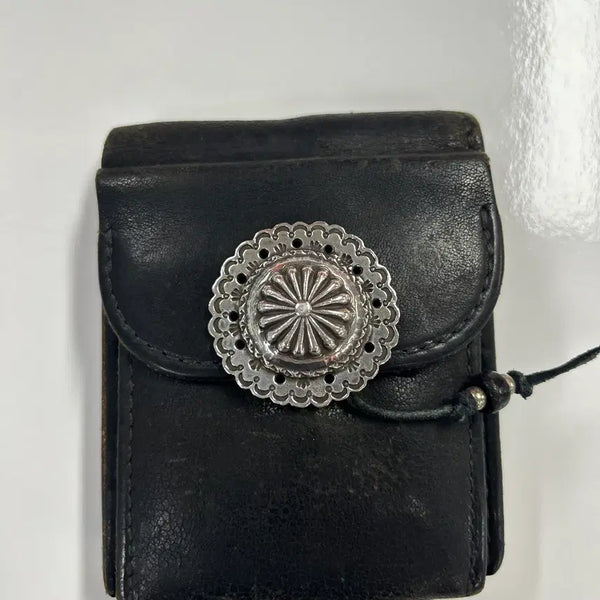 [BUNJANG] Goros Large Saddle Leather Flower Concho Bi-fold Wallet - Black / goros 고로스 새들레더 대형 플라워콘초 블랙 반지갑