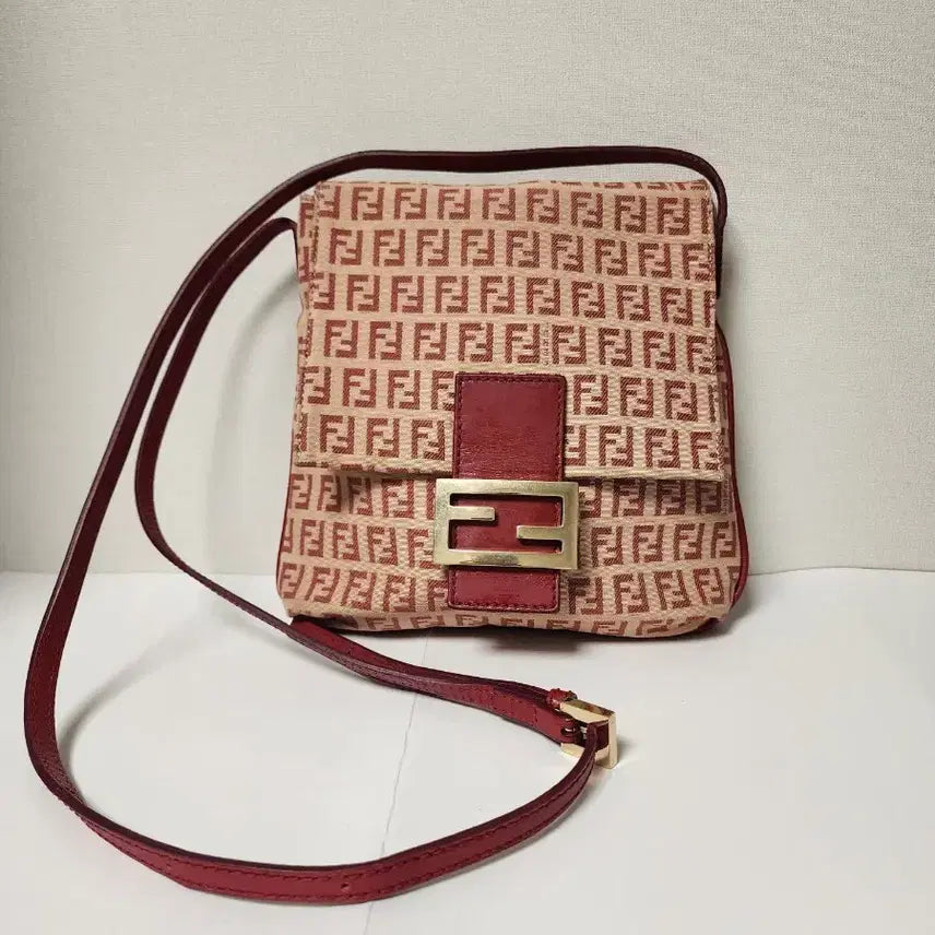 [BUNJANG] Fendi FF Logo Mamma Baguette Shoulder & Crossbody Bag / 펜디 FF로고  맘마 숄더 & 크로스백