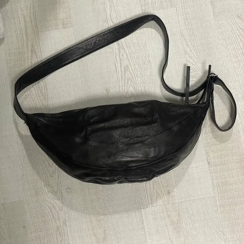 [BUNJANG] Youth Leather Arc Bag M / 유스 youth 레더 아크백 가죽가방 M