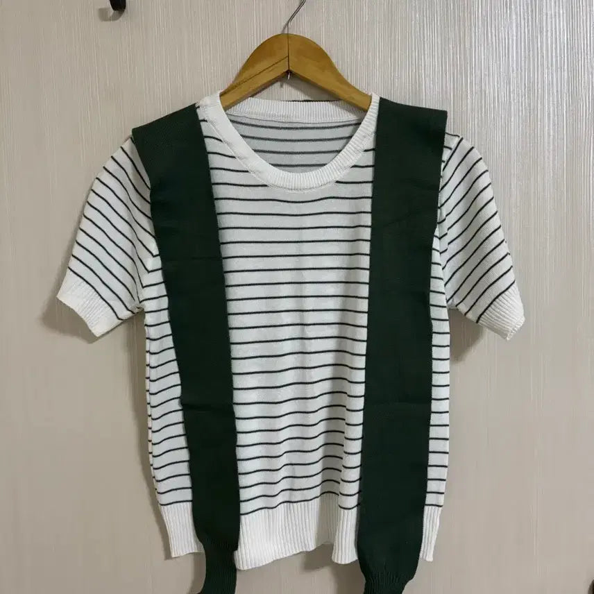 [BUNJANG] Striped Short Sleeve Knit Top / (새상품) 단가라 반팔 니트(숄더 포함)