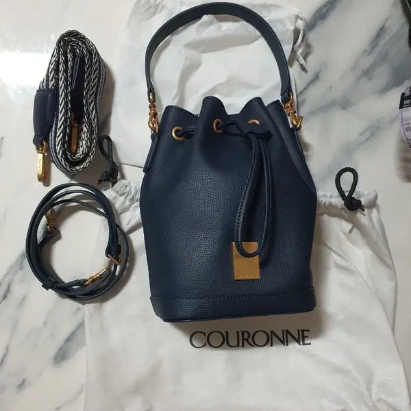 [BUNJANG] Couronne Bucket Bag / 쿠론버킷백  거의 새것