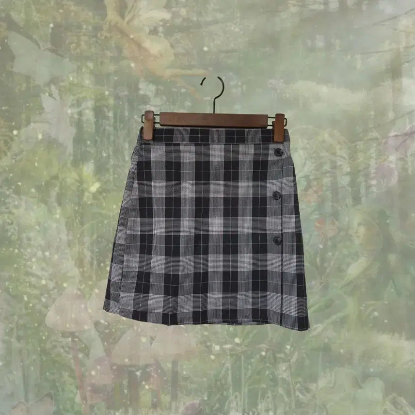 [BUNJANG] Preppy Black & White Check A-Line Mini Skirt / 프레피 블랙 화이트 체크 사이드 버튼 A라인 미니 스커트
