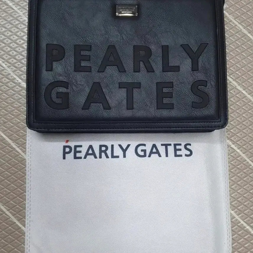 [BUNJANG] PEARLY GATES Leather Clutch Bag with Embossed Logo / 파리게이츠 클러치(정품, 새상품)